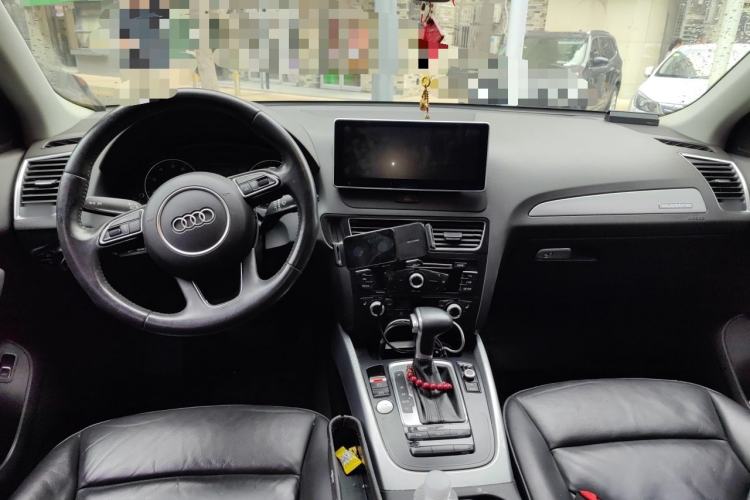 Used Audi Q5 2017 40 TFSI Technology Edition Center Console