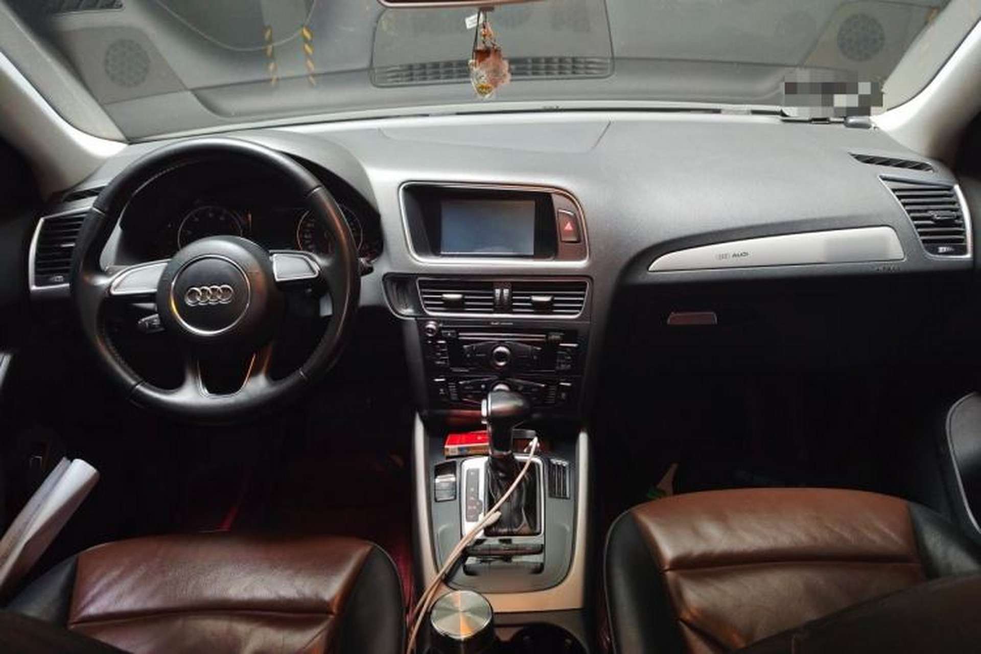 Used Audi Q5 2017 Plus 40 TFSI Ambition Model Center Console