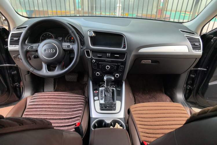 Used Audi Q5 2017 40 TFSI Technology Edition Center Console