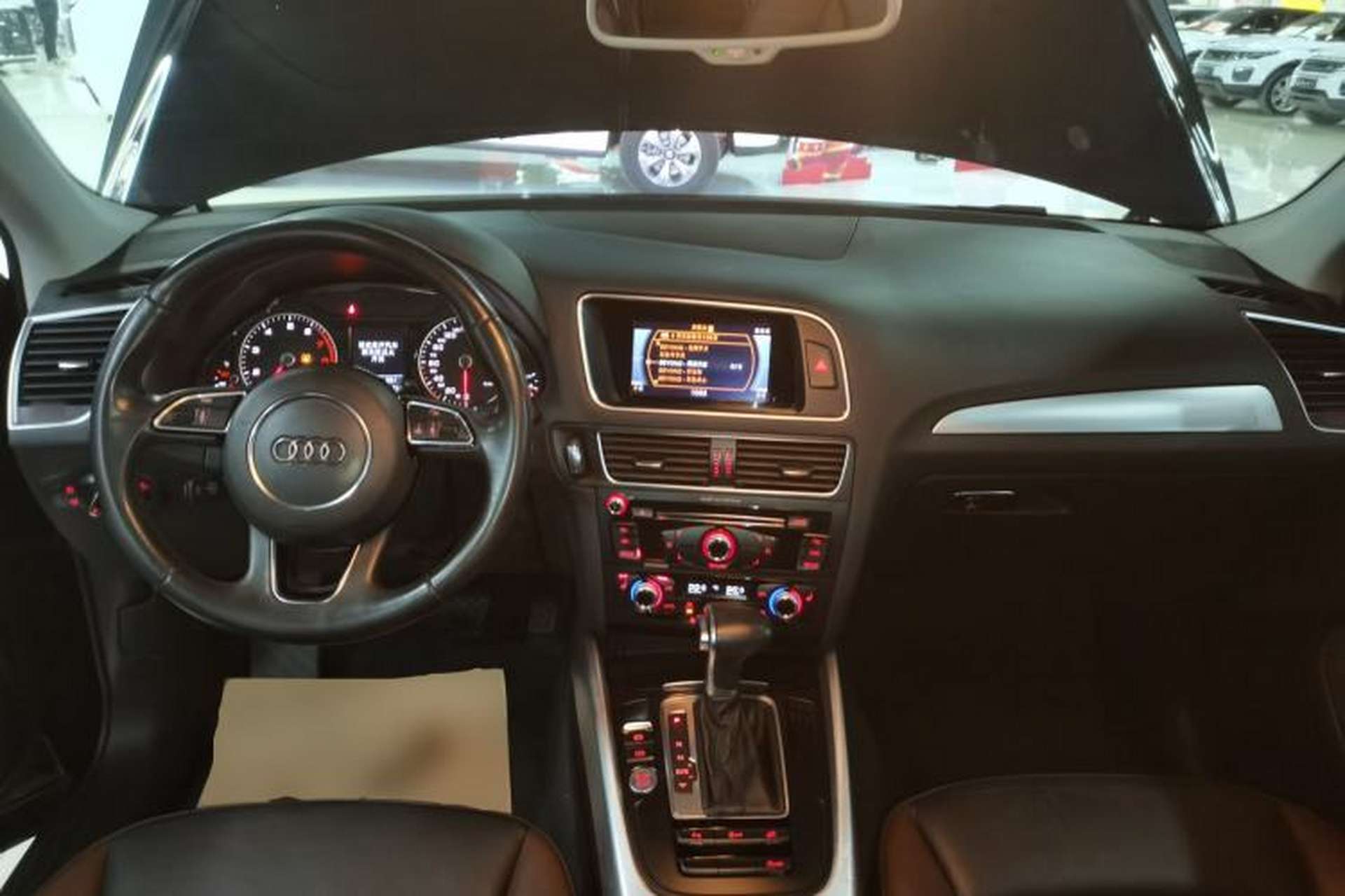 Used Audi Q5 2017 Plus 40 TFSI Technology Model Center Console