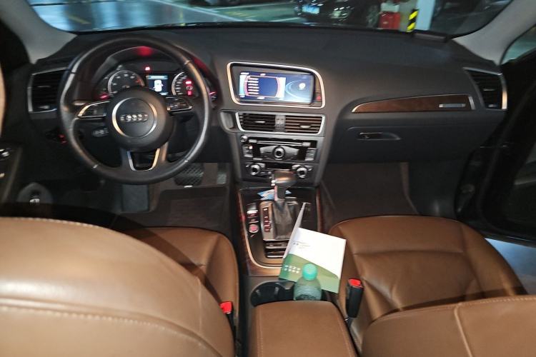 Used Audi Q5 2017 40 TFSI Technology Edition Center Console