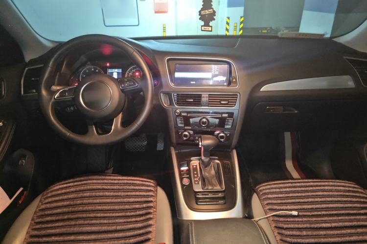 Used Audi Q5 2017 Plus 40 TFSI Technology Model Center Console