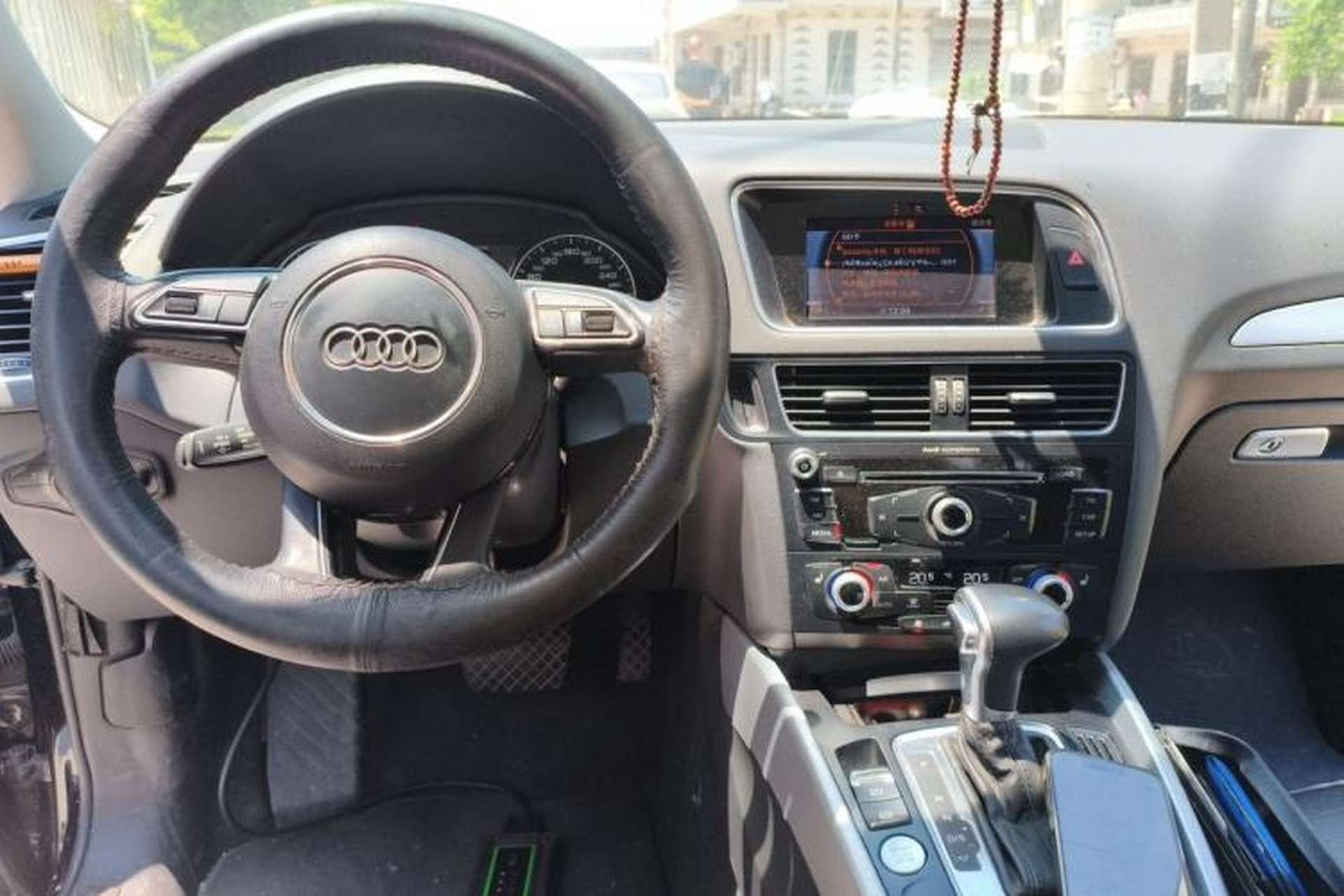Used Audi Q5 2017 Plus 40 TFSI Comfort Model Center Console