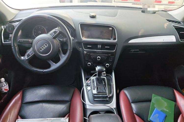 Used Audi Q5 2017 Plus 40 TFSI Technology Model Center Console