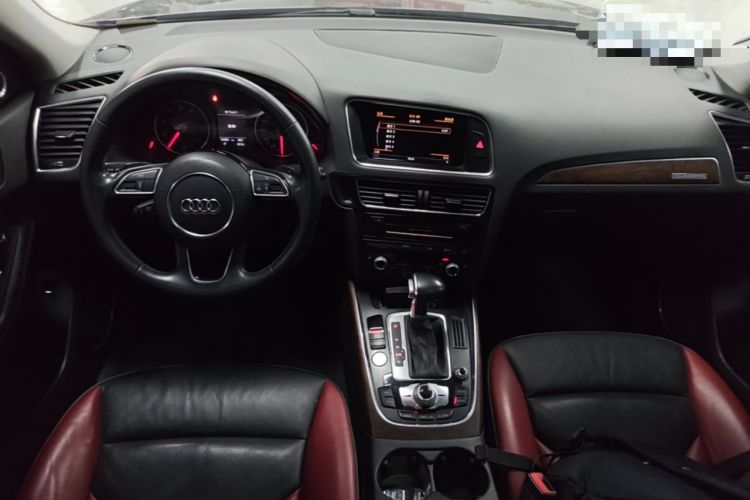 Used Audi Q5 2017 40 TFSI Technology Edition Center Console