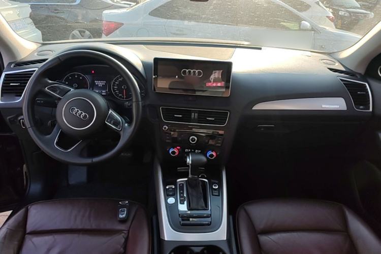 Used Audi Q5 2017 40 TFSI Technology Edition Center Console