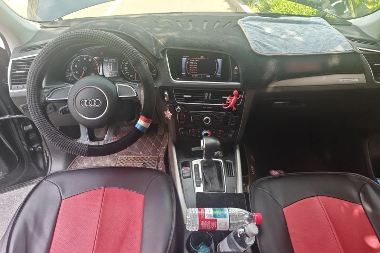 Used Audi Q5 2017 Plus 40 TFSI Ambition Model Center Console
