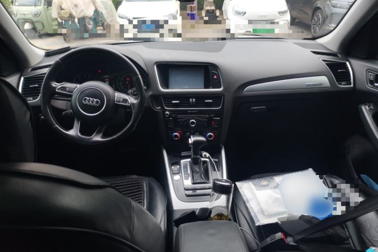Used Audi Q5 2017 40 TFSI Technology Edition Center Console
