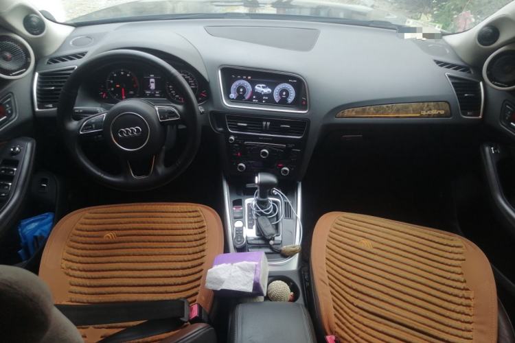 Used Audi Q5 2017 40 TFSI Technology Edition Center Console