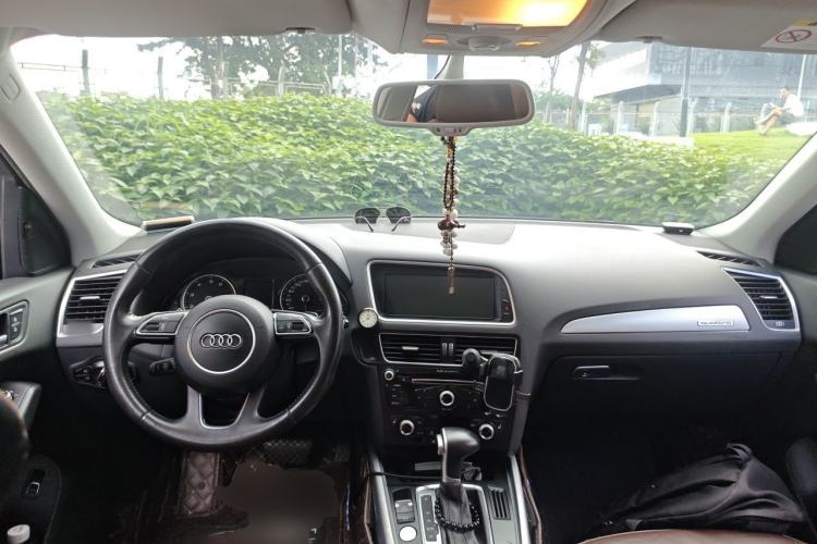 Used Audi Q5 2017 40 TFSI Technology Edition Center Console