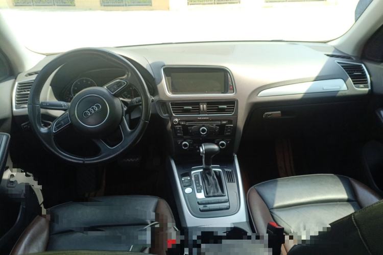 Used Audi Q5 2017 Plus 40 TFSI Technology Model Center Console