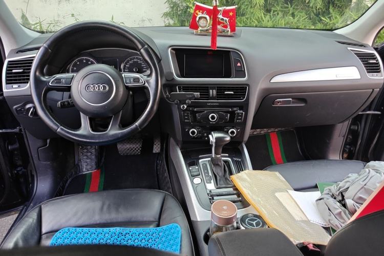 Used Audi Q5 2017 40 TFSI Technology Edition Center Console
