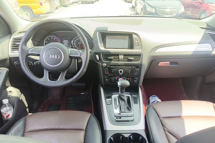 Used Audi Q5 2017 40 TFSI Ambition Edition Center Console