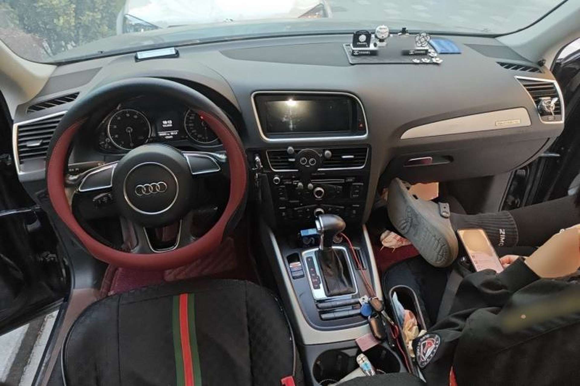 Used Audi Q5 2017 40 TFSI Ambition Edition Center Console