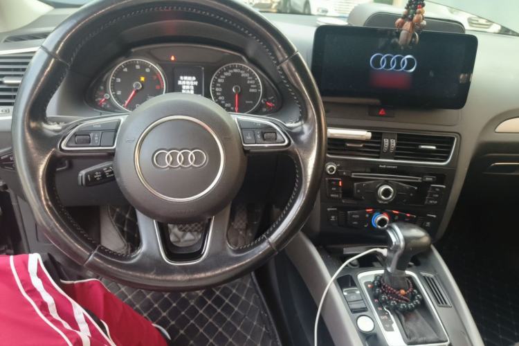 Used Audi Q5 2017 40 TFSI Ambition Edition Center Console