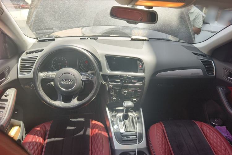 Used Audi Q5 2017 Plus 40 TFSI Technology Model Center Console