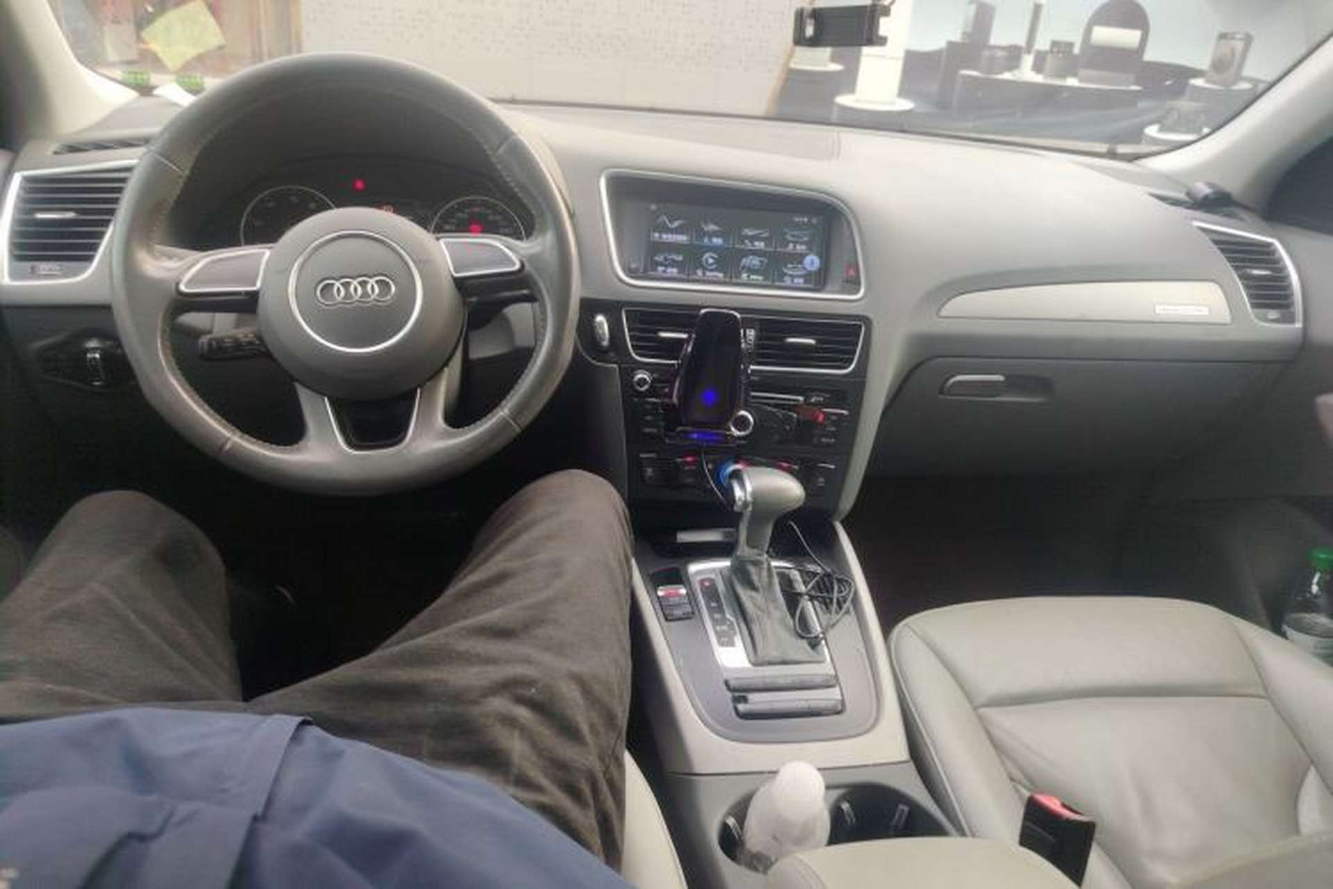 Used Audi Q5 2017 40 TFSI Ambition Edition Center Console