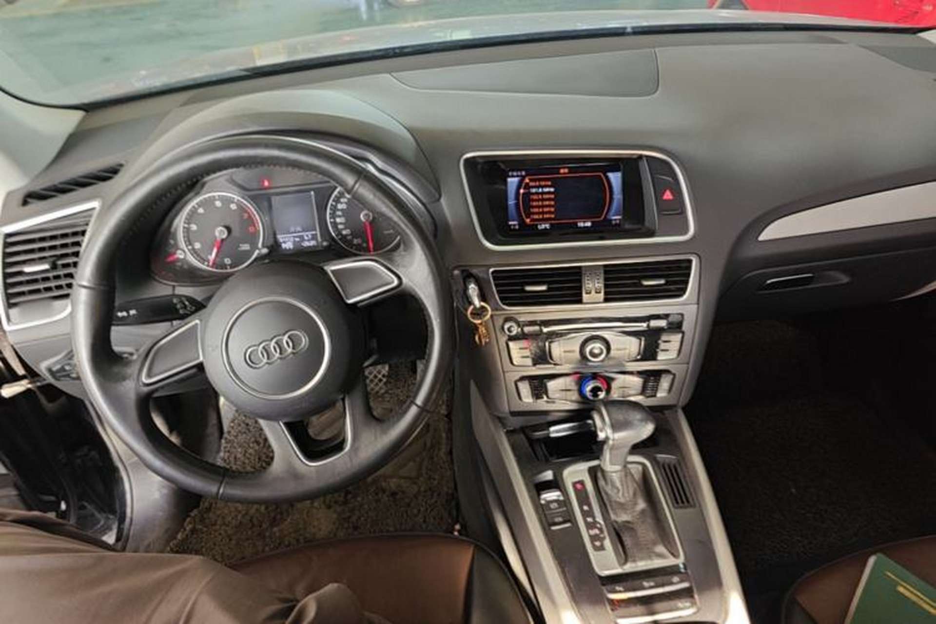Used Audi Q5 2017 Plus 40 TFSI Ambition Model Center Console