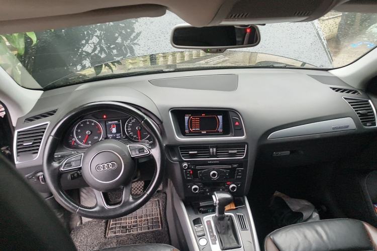 Used Audi Q5 2017 40 TFSI Technology Edition Center Console