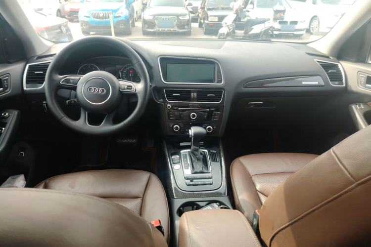 Used Audi Q5 2017 40 TFSI Technology Edition Center Console