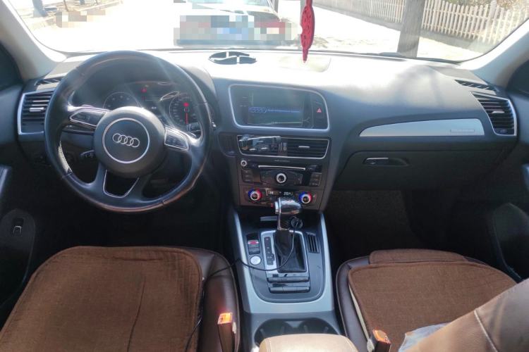 Used Audi Q5 2017 40 TFSI Technology Edition Center Console