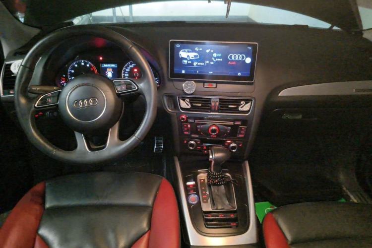 Used Audi Q5 2017 Plus 40 TFSI Technology Model Center Console