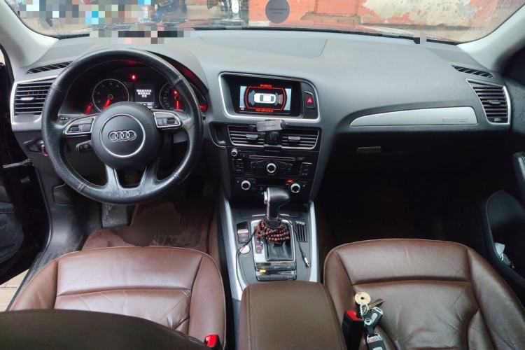Used Audi Q5 2017 40 TFSI Technology Edition Center Console