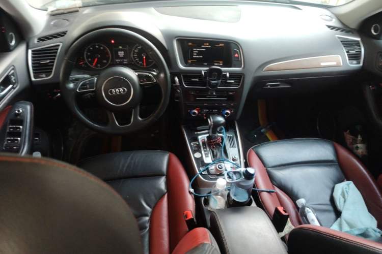 Used Audi Q5 2017 Plus 40 TFSI Technology Model Center Console
