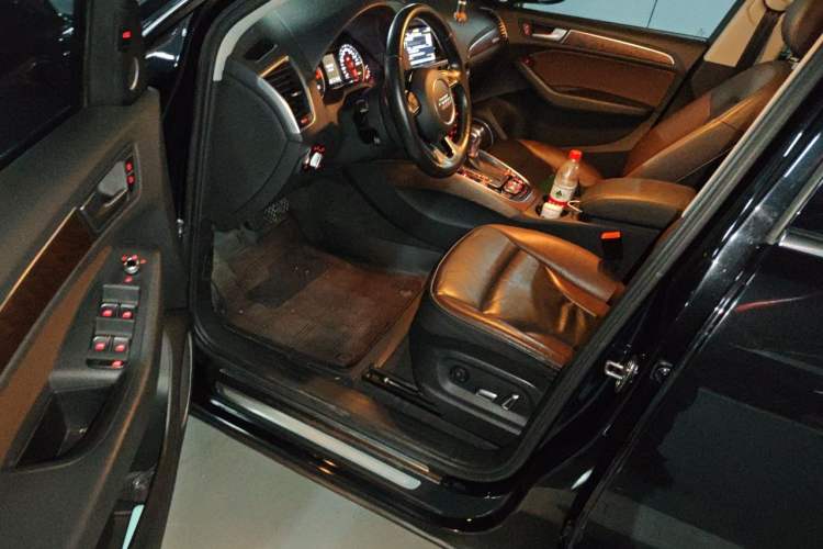 Used Audi Q5 2017 Plus 40 TFSI Comfort Model Driver Seat