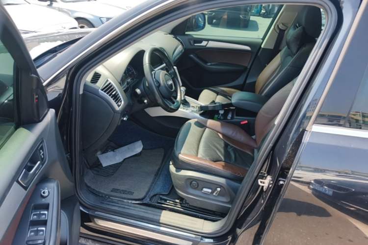 Used Audi Q5 2017 Plus 40 TFSI Technology Model Driver Seat