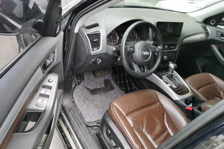 Used Audi Q5 2017 40 TFSI Technology Edition Driver Seat