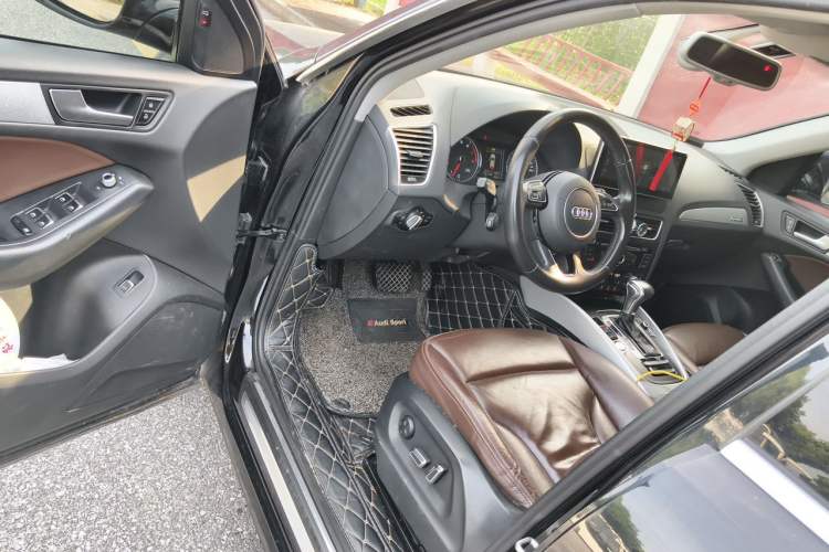 Used Audi Q5 2017 40 TFSI Technology Edition Driver Seat