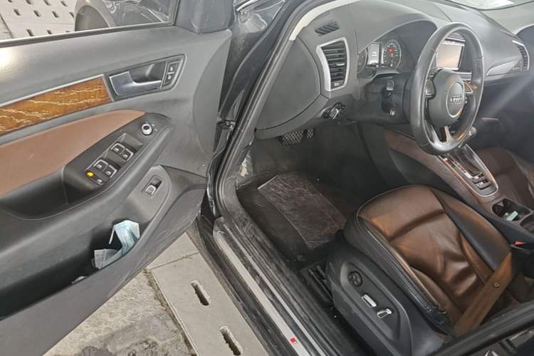 Used Audi Q5 2017 Plus 40 TFSI Ambition Model Driver Seat