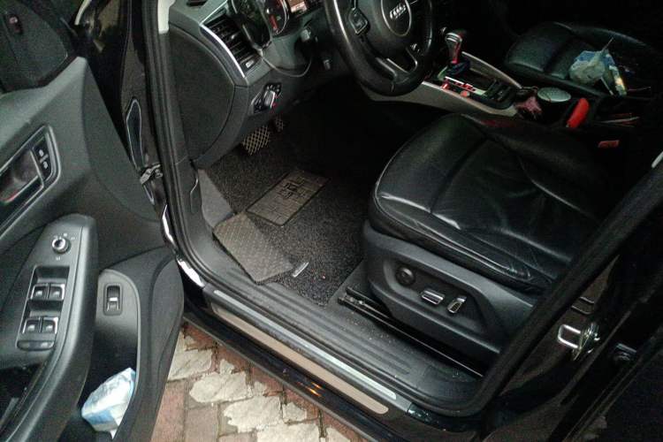 Used Audi Q5 2017 40 TFSI Technology Edition Driver Seat