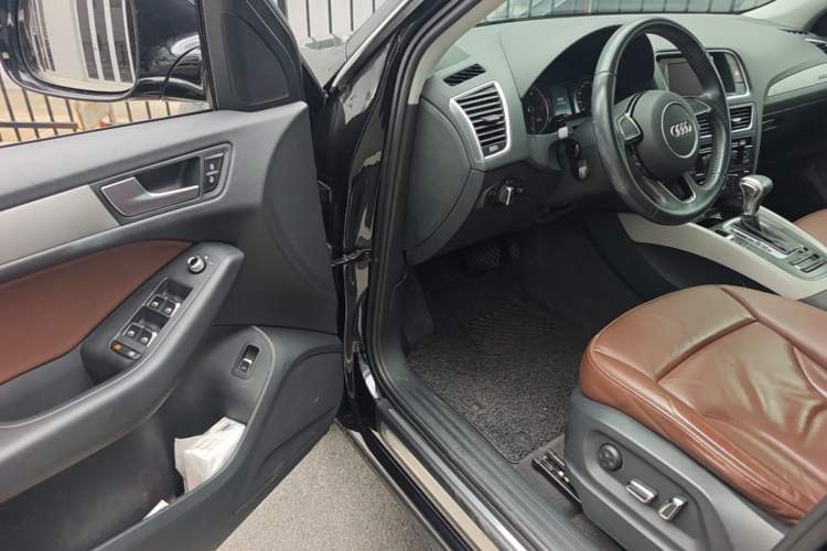 Used Audi Q5 2017 40 TFSI Ambition Edition Driver Seat