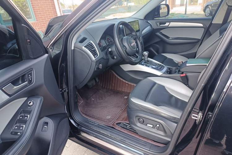 Used Audi Q5 2017 Plus 40 TFSI Technology Model Driver Seat