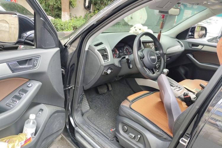 Used Audi Q5 2017 Plus 40 TFSI Ambition Model Driver Seat