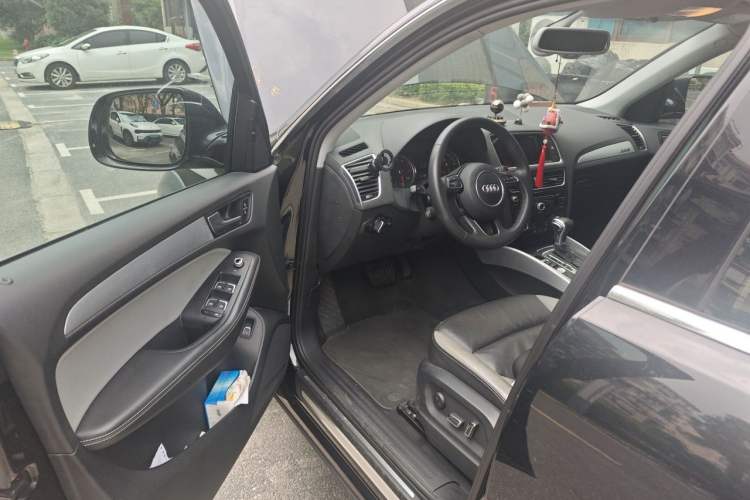 Used Audi Q5 2017 Plus 40 TFSI Technology Model Driver Seat