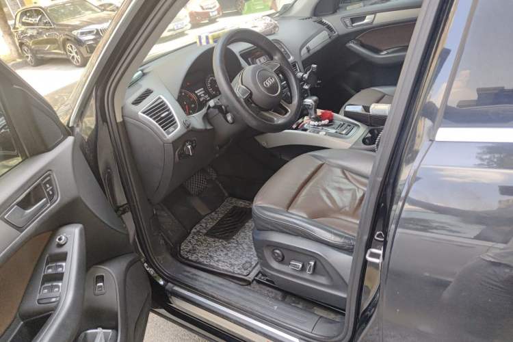 Used Audi Q5 2017 40 TFSI Ambition Edition Driver Seat
