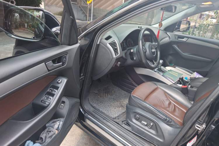 Used Audi Q5 2017 Plus 40 TFSI Ambition Model Driver Seat