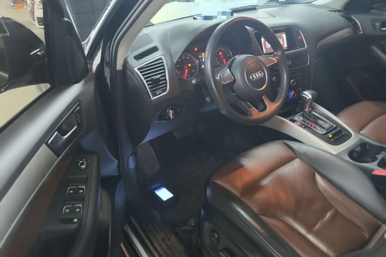 Used Audi Q5 2017 Plus 40 TFSI Ambition Model Driver Seat