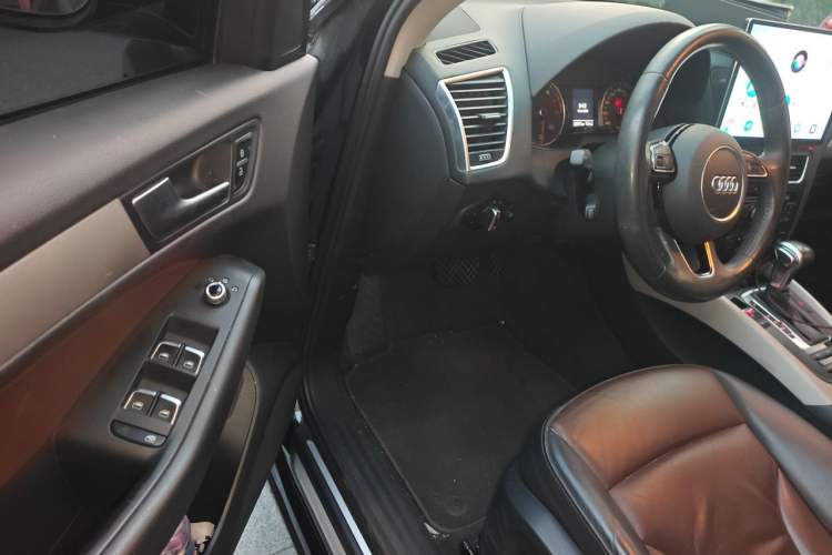Used Audi Q5 2017 Plus 40 TFSI Ambition Model Driver Seat