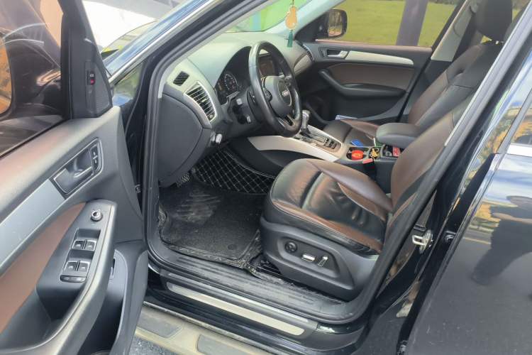 Used Audi Q5 2017 Plus 40 TFSI Technology Model Driver Seat