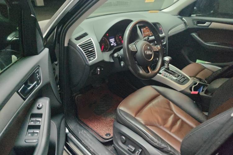 Used Audi Q5 2017 Plus 40 TFSI Ambition Model Driver Seat