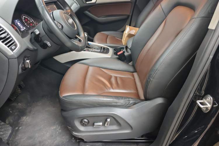 Used Audi Q5 2017 Plus 40 TFSI Ambition Model Driver Seat
