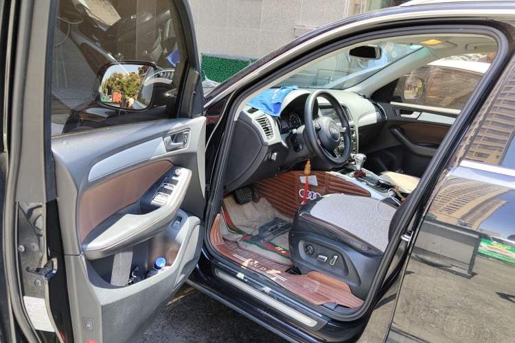 Used Audi Q5 2017 Plus 40 TFSI Technology Model Driver Seat