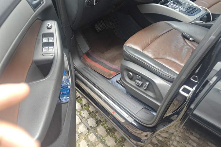 Used Audi Q5 2017 Plus 40 TFSI Ambition Model Driver Seat