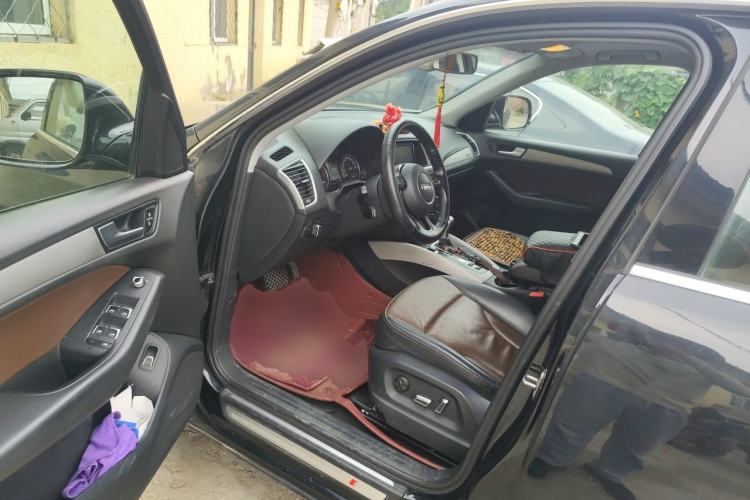 Used Audi Q5 2017 Plus 40 TFSI Ambition Model Driver Seat