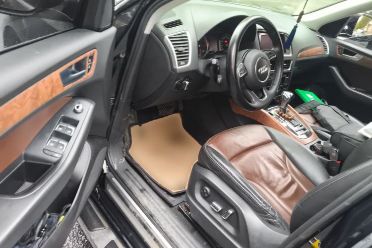 Used Audi Q5 2017 Plus 40 TFSI Ambition Model Driver Seat