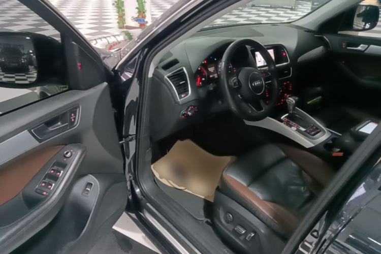 Used Audi Q5 2017 Plus 40 TFSI Technology Model Driver Seat